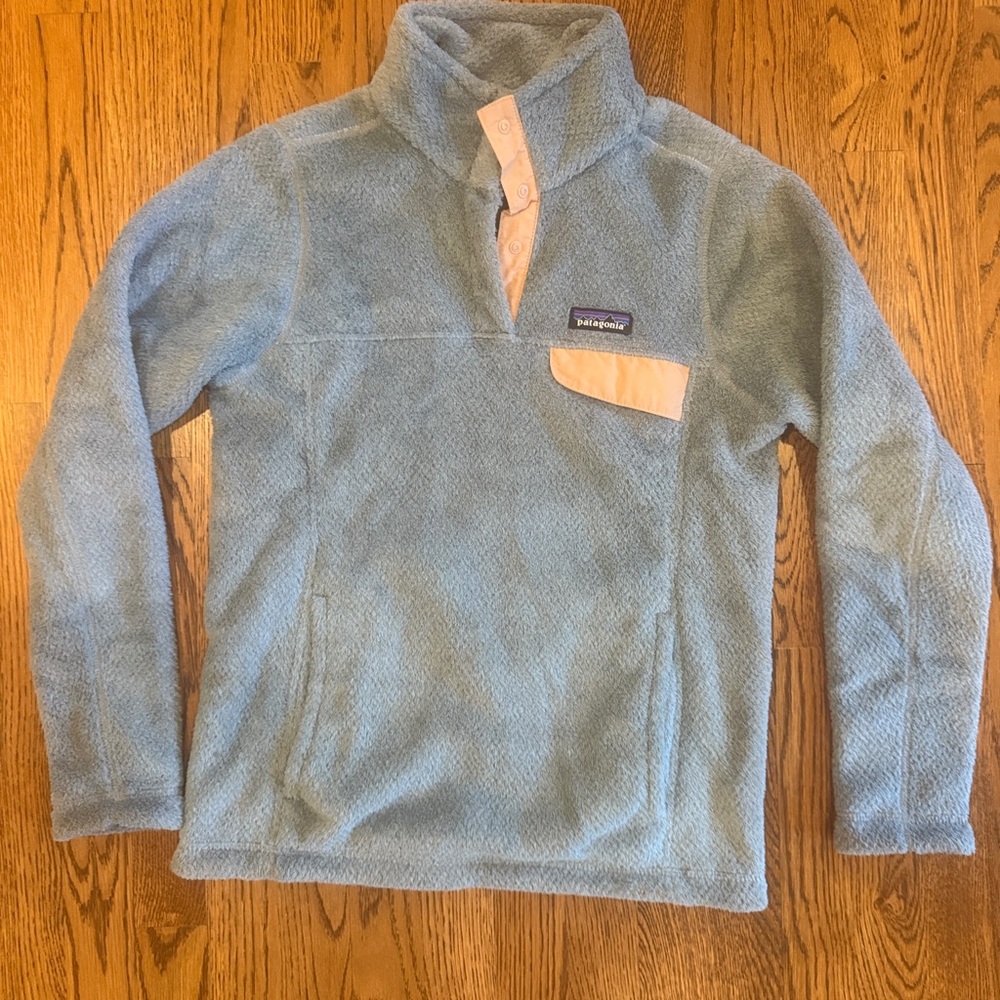 Patagonia Light Blue Fleece with Peach Accent size Small